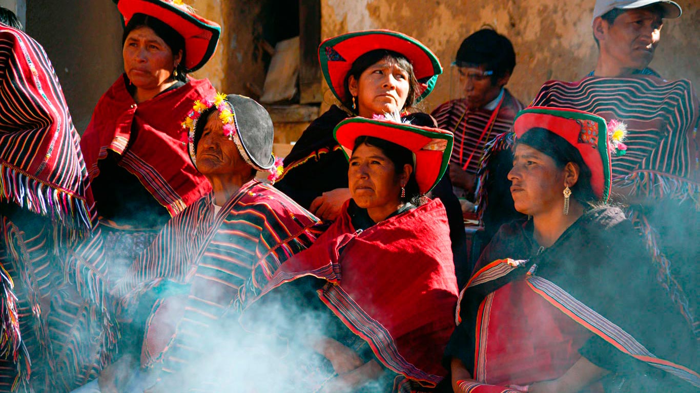 Sucre Tarabuco vestimenta